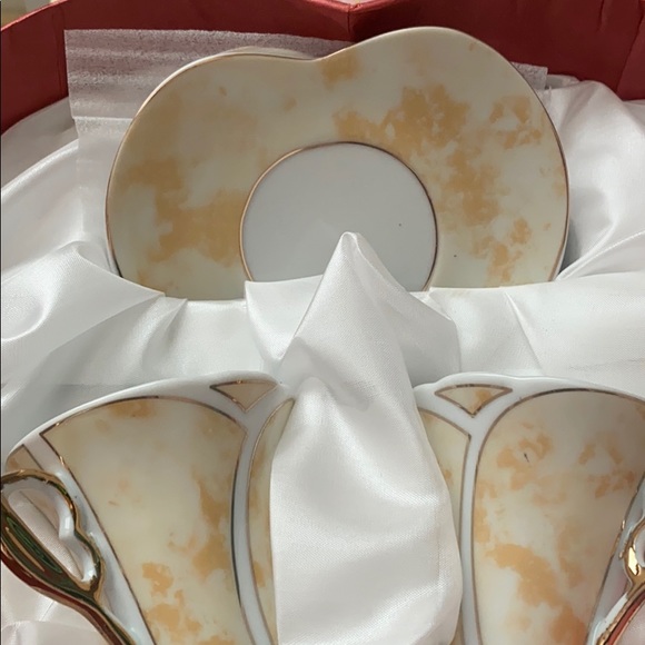 Heart box with d lusso China set - Picture 1 of 2